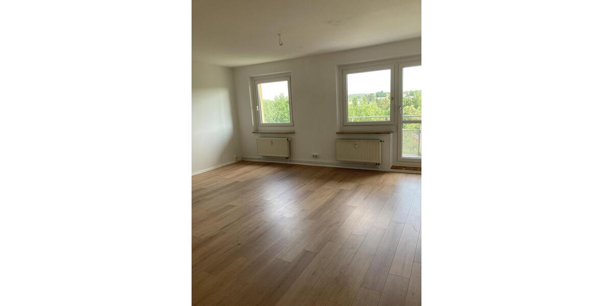 Dachgeschoßwohnung Chemnitz Markersdorf - 3 Zimmer, 71 m&sup2;, 357&euro; | Angebot:26675782