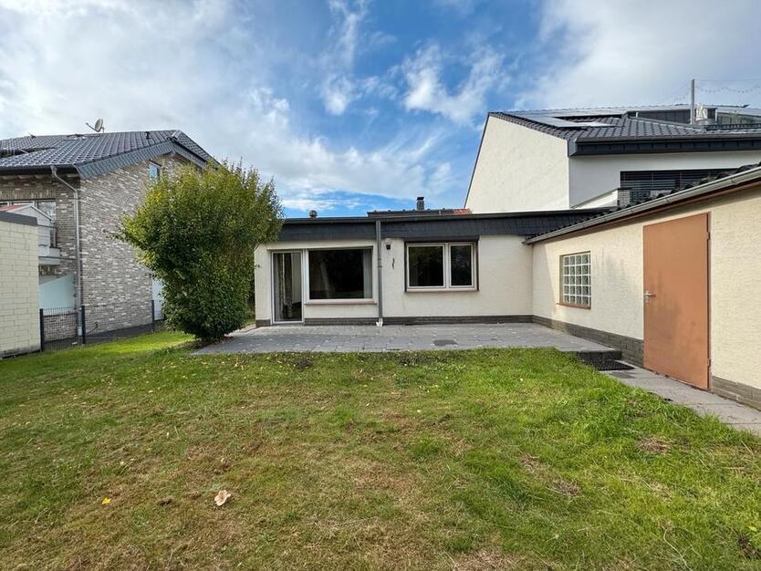 5-Zimmer Haus mit Garten - 15 min zum Hbf Köln zimmer