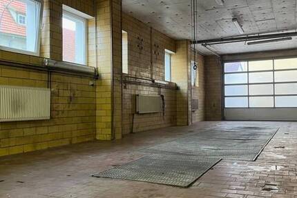 *300 m² Hallen- oder Lagerfläche mit 2 Zufahrten* zimmer