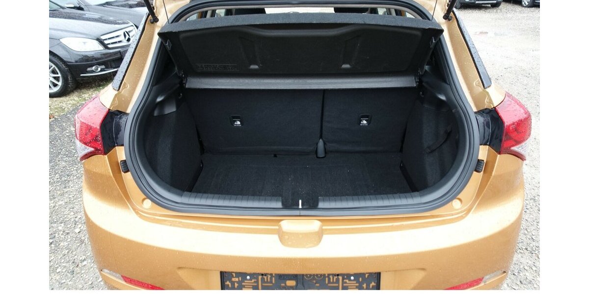 Hyundai i20 Classic Klima ZV-FB Ganzjahresreifen 138.100 km 6.950 &euro; Neumarkt/OPf 92318