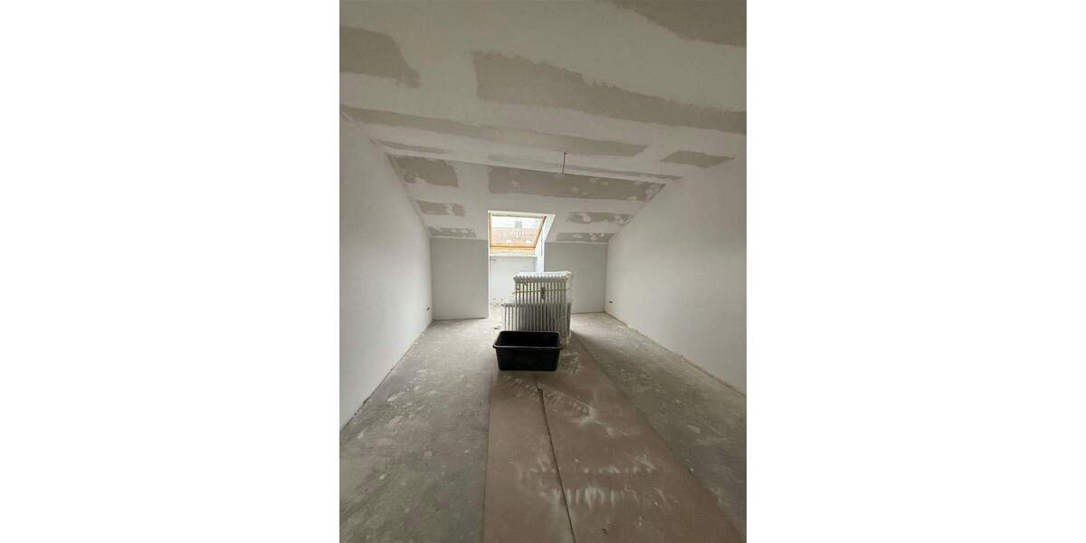 Ruhige, gut gelegene Dachgeschosswohnung in Gröbenzell 2 zimmer