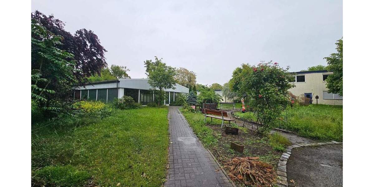 Ca. 35.270 m² gr. Gewerbegrundstück mit Lagerhallen, Gewächshaus, Wohnhäuser, Bürogebäude, Garagen, SP, Freilagerfläche u.v.m. - ca. 60 % vermietet zimmer