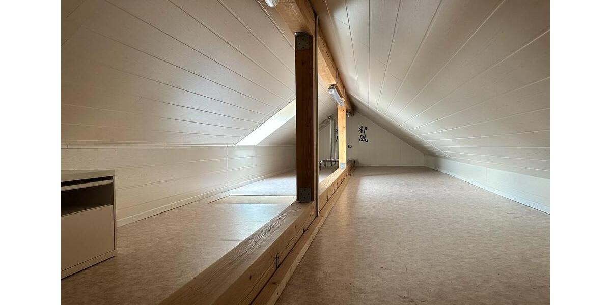 Dachgeschoßwohnung Renningen - 3.5 Zimmer, 75 m&sup2;, 390.000&euro; | Angebot:25644989