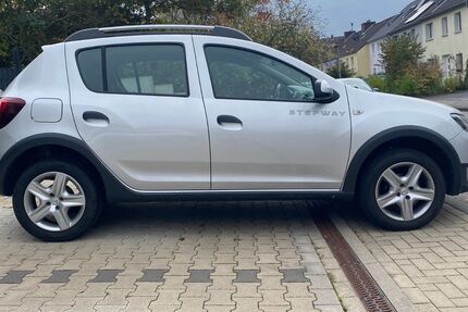 Dacia Sandero 99.000 km 4.999 &euro; Köln 51107