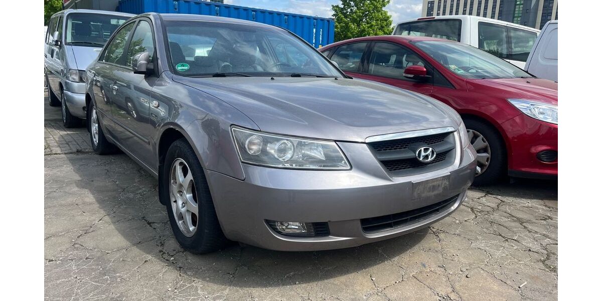 Hyundai SONATA 181.000 km 2.490 &euro; Berlin 12681