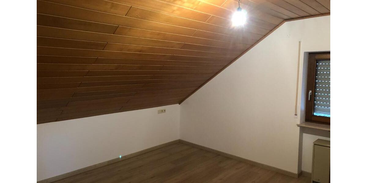 Dachgeschoßwohnung Osterburken - 3 Zimmer, 82 m&sup2;, 620&euro; | Angebot:25396830