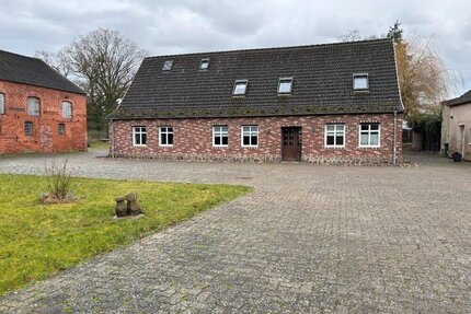 Sanierte Resthofstelle mit Einfamilienhaus, Stall und Scheune auf großzügigem Grundstück in Karstädt