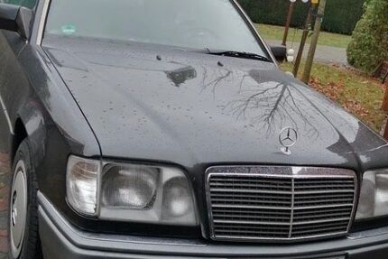 Mercedes-Benz E 200 187.500 km 10.999 &euro; Löningen 49624