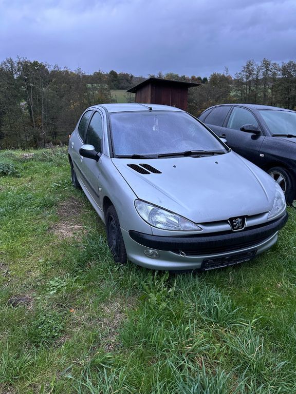 Peugeot 206 126.057 km 2.200 € Losheim am see 66679