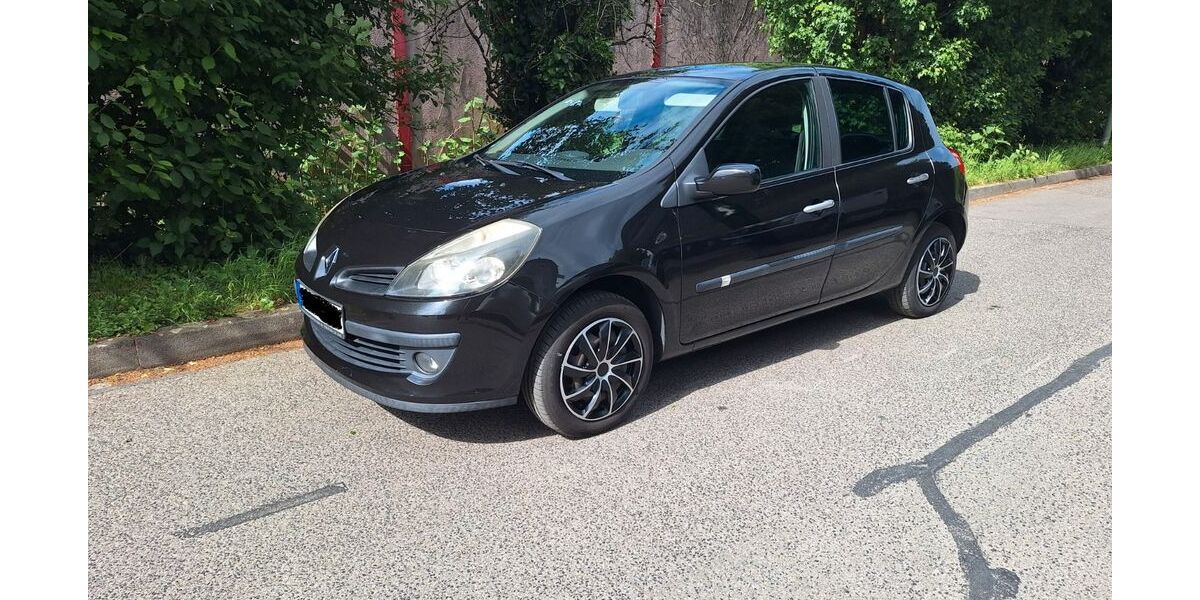 Renault Clio 185.000 km 2.300 &euro; Karlsruhe 76199