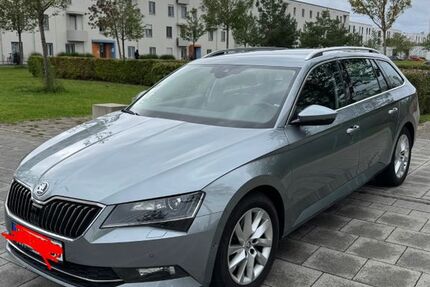 Skoda Superb 76.000 km 21.999 € München 81737