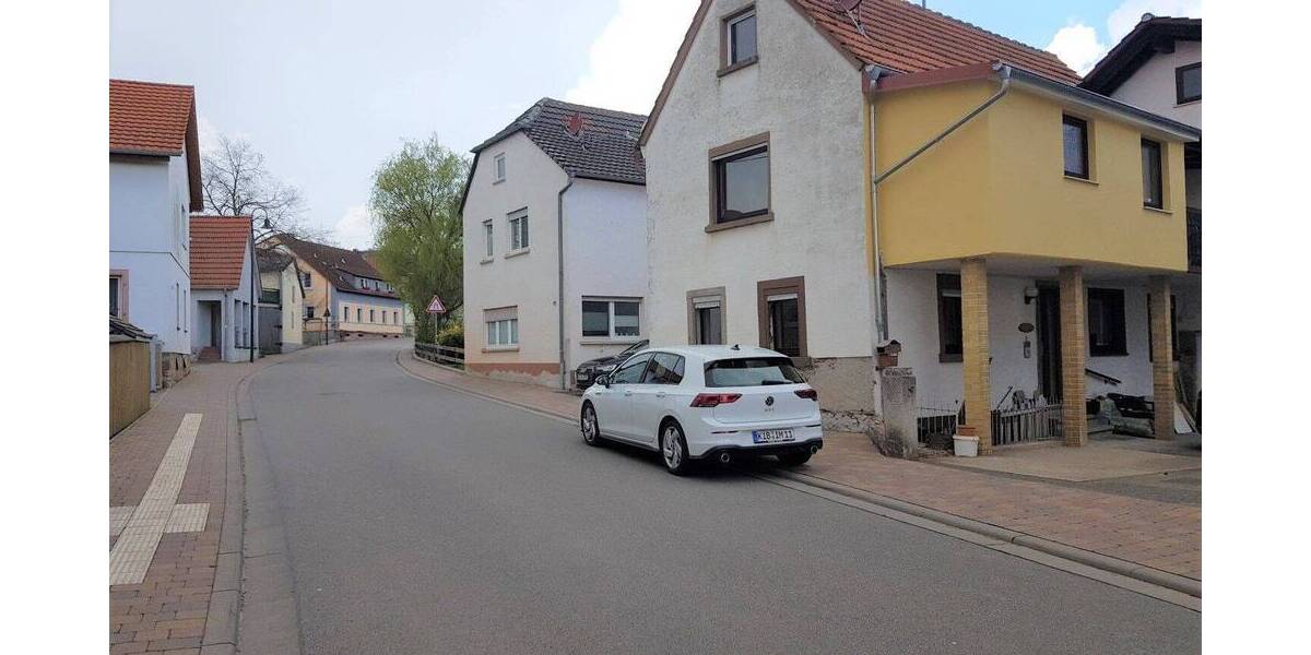 Etagenwohnung Bennhausen - 3 Zimmer, 90 m&sup2;, 600&euro; | Angebot:26919847