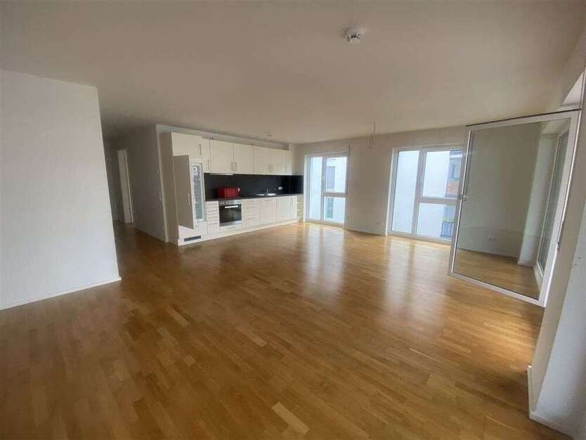 Wohnung zum Mieten in Stuttgart 2.064,48 € 121.44 m²