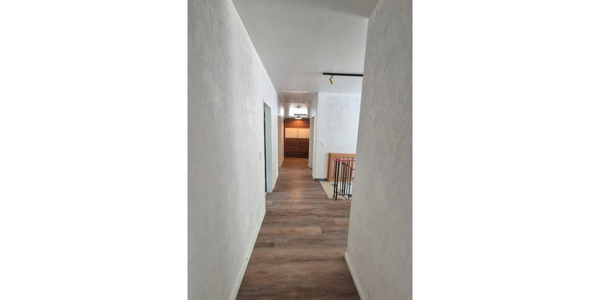 Ein-Zwei-Familien unter einem Dach – liebevoll renoviertes, freistehendes Zuhause mit Charakter - Zweifamilienhaus Linden Landkreis Kaiserslautern | Angebot:21577941
