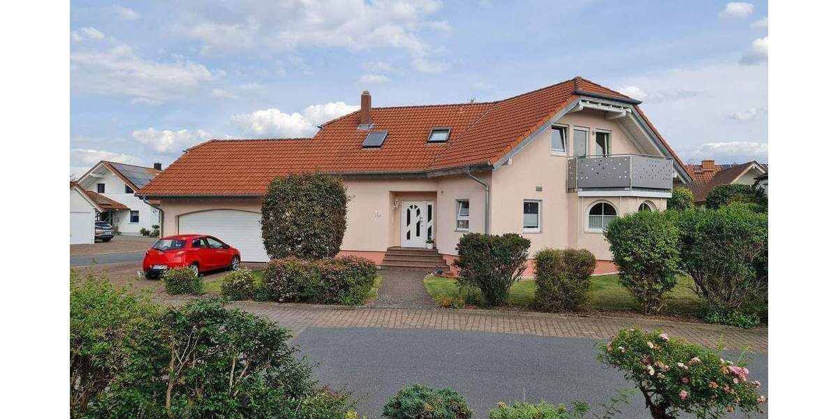 Repräsentatives Anwesen mit sep. Einliegerbereich und viel Platz in ruhiger, naturnaher Lage 5 zimmer