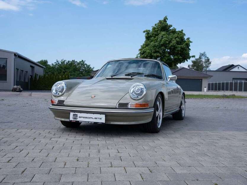 911
