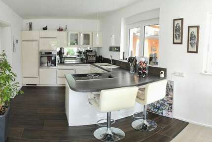 Haus zum Kaufen in Schwaigern Niederhofen 789.000 € 200.68 m² 6.5 zimmer