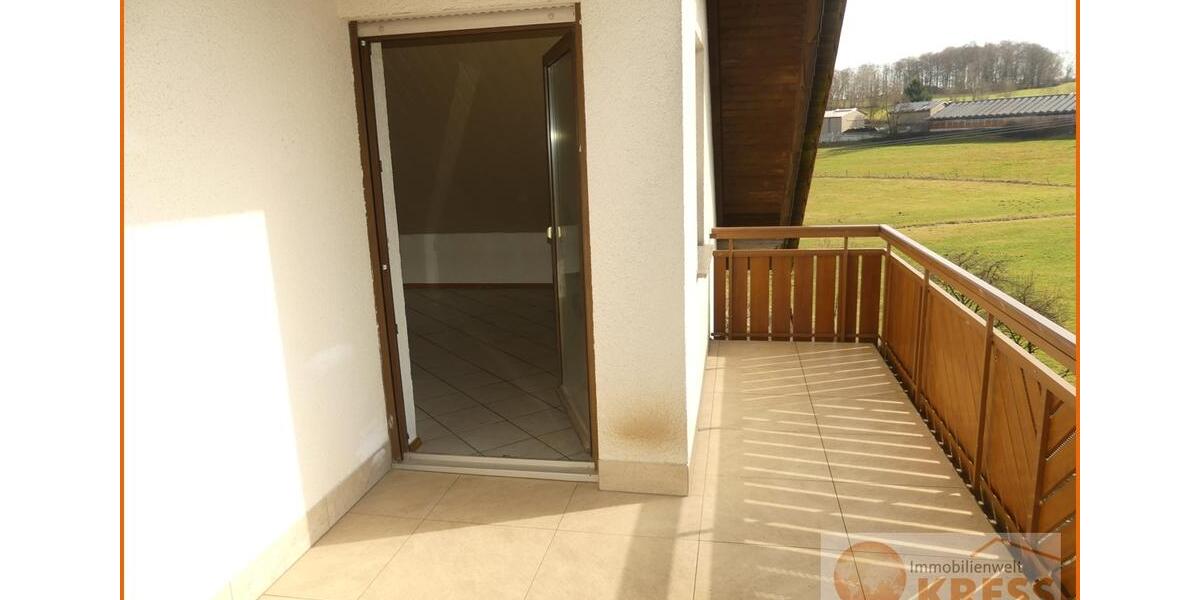 Dachgeschoßwohnung Flieden - 4 Zimmer, 118 m&sup2;, 600&euro; | Angebot:25307981