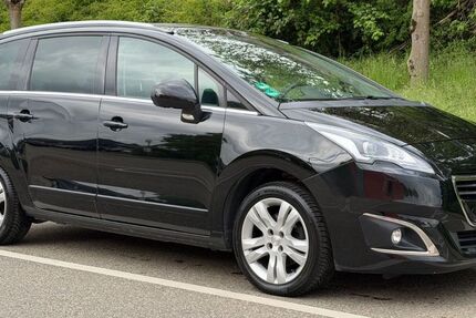 Peugeot 5008 147.000 km 6.900 &euro; Fellbach 70736