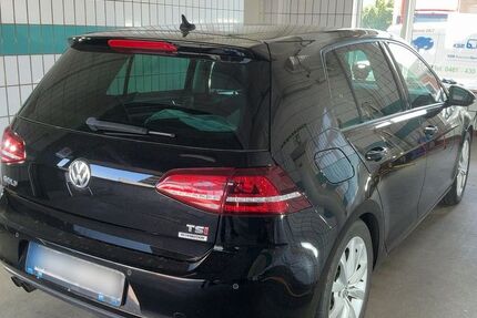 VW Golf 142.533 km 7.950 &euro; Böbing 82389