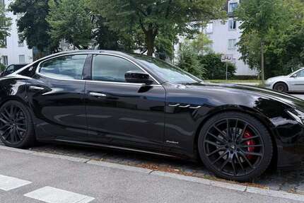Maserati Ghibli 63.400 km 52.400 € München 81927
