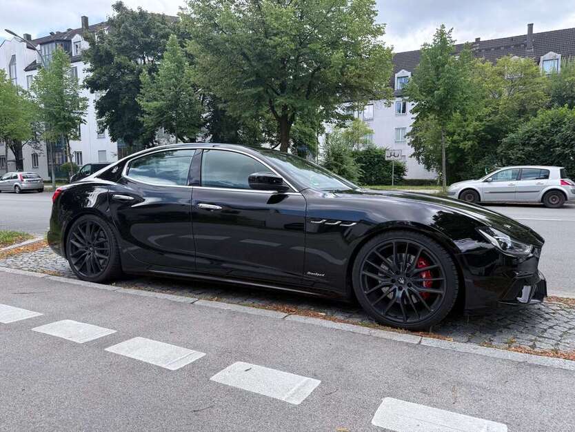 Maserati Ghibli 63.400 km 52.400 € München 81927
