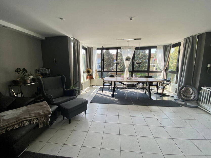 Attraktive, helle 3 ZKB-Wohnung mit neuw. EBK, Wintergarten und Garage in Süd-West-Lage