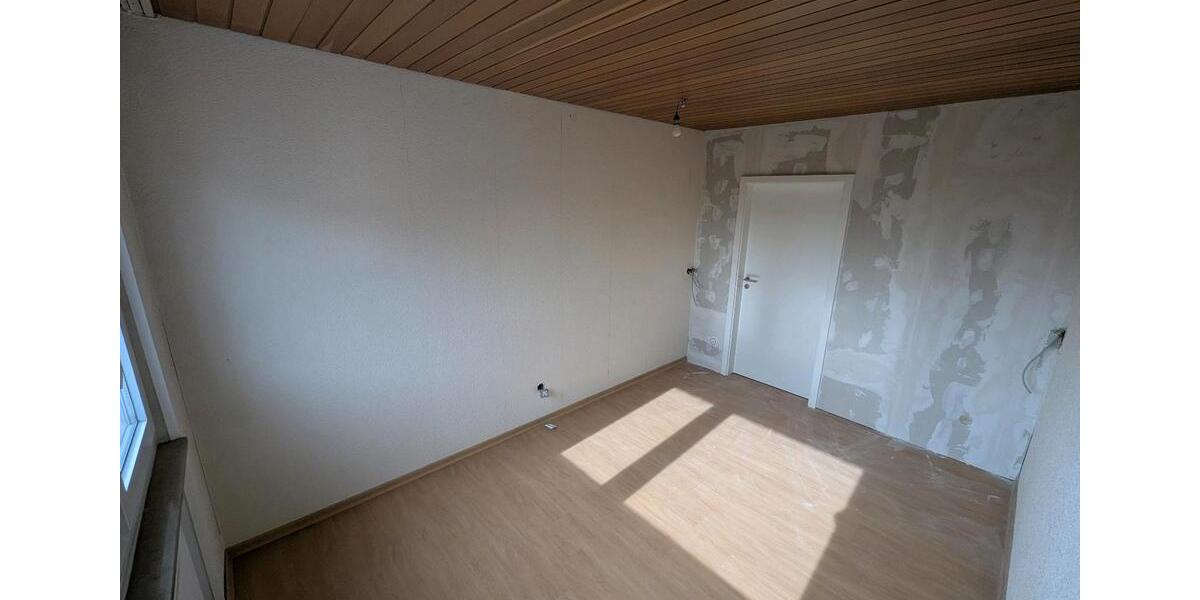 Etagenwohnung Saarbrücken Eschberg - 5 Zimmer, 132 m&sup2;, 1.370&euro; | Angebot:26398758