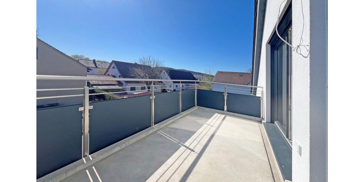 Dachgeschoßwohnung Neumarkt in der Oberpfalz Altenhof - 3 Zimmer, 84 m&sup2;, 1.150&euro; | Angebot:26350214