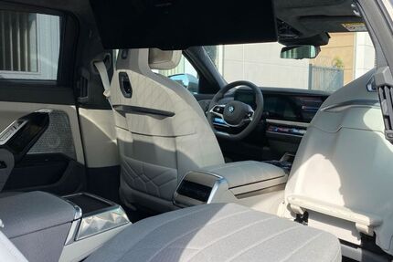 BMW i7 7.258 km 97.850 &euro; Köln 50739
