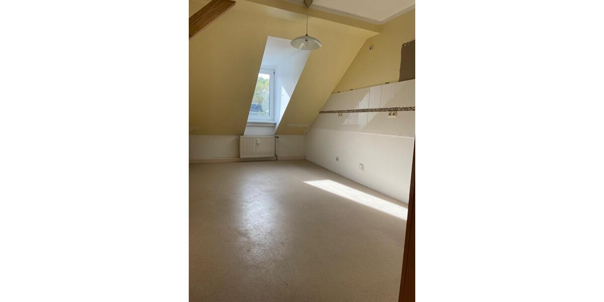 Dachgeschoßwohnung Bad Lobenstein - 3 Zimmer, 95 m&sup2;, 600&euro; | Angebot:26342543