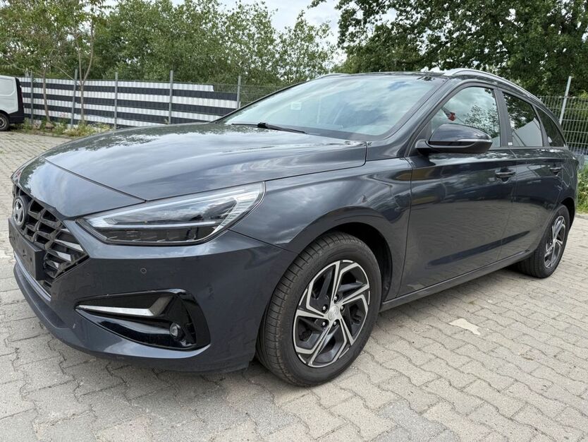 Hyundai i30 112.000 km 14.400 € Berlin 13581