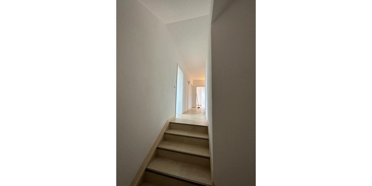 Etagenwohnung Neuhaus am Rennweg - 3 Zimmer, 116 m&sup2;, 875&euro; | Angebot:24641557