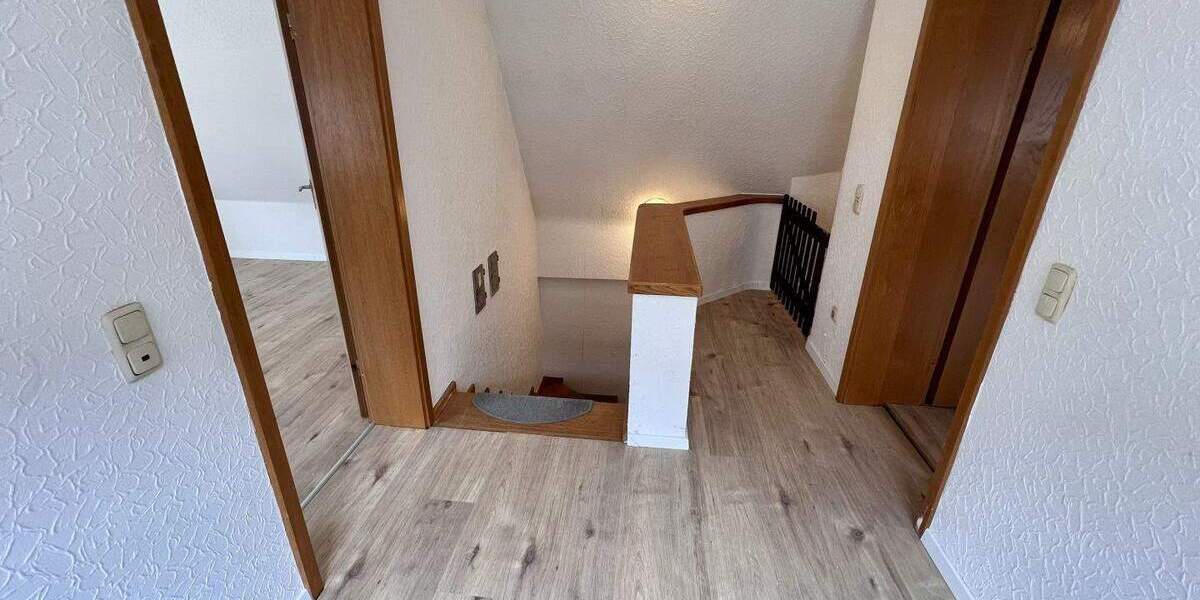 Einfamilienhaus Roth - 3 Zimmer, 110 m&sup2;, 1.200&euro; | Angebot:25602660