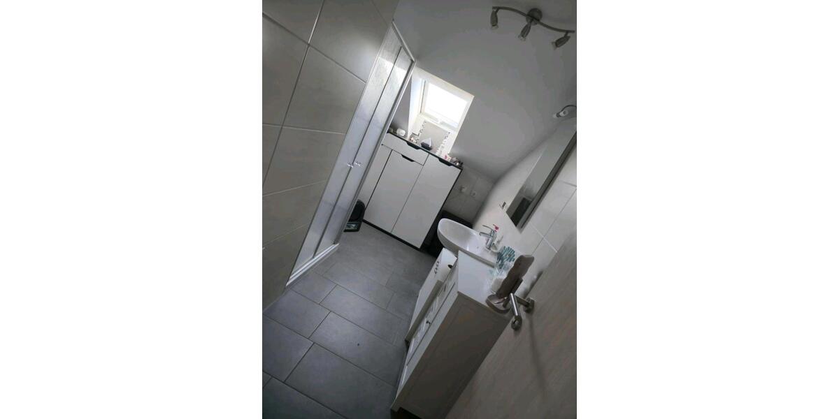 Dachgeschoßwohnung Wallersdorf - 3 Zimmer, 90 m&sup2;, 850&euro; | Angebot:25759676