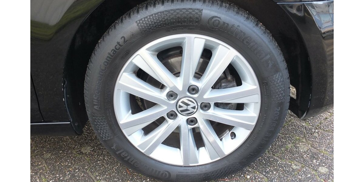 VW Golf STYLE TIPTRONIC KLIMAAUT 5-TÜRIG PARKPILOT 146.255 km 8.408 &euro; Köln 50858