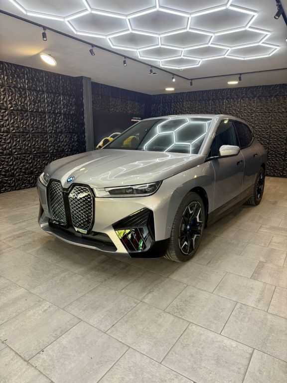 BMW iX 1.510 km 59.990 € München 81825