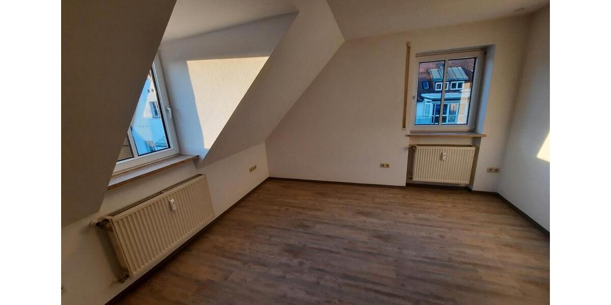 Dachgeschoßwohnung Kemnath - 1 Zimmer, 30 m&sup2;, 310&euro; | Angebot:26405846