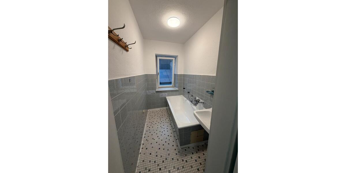 Frisch renoviertes Reihenmittelhaus zum Vermieten 6 zimmer