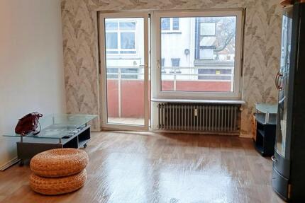 Zimmer-Appartement mit Balkon über die gesamte Breite. 1 zimmer