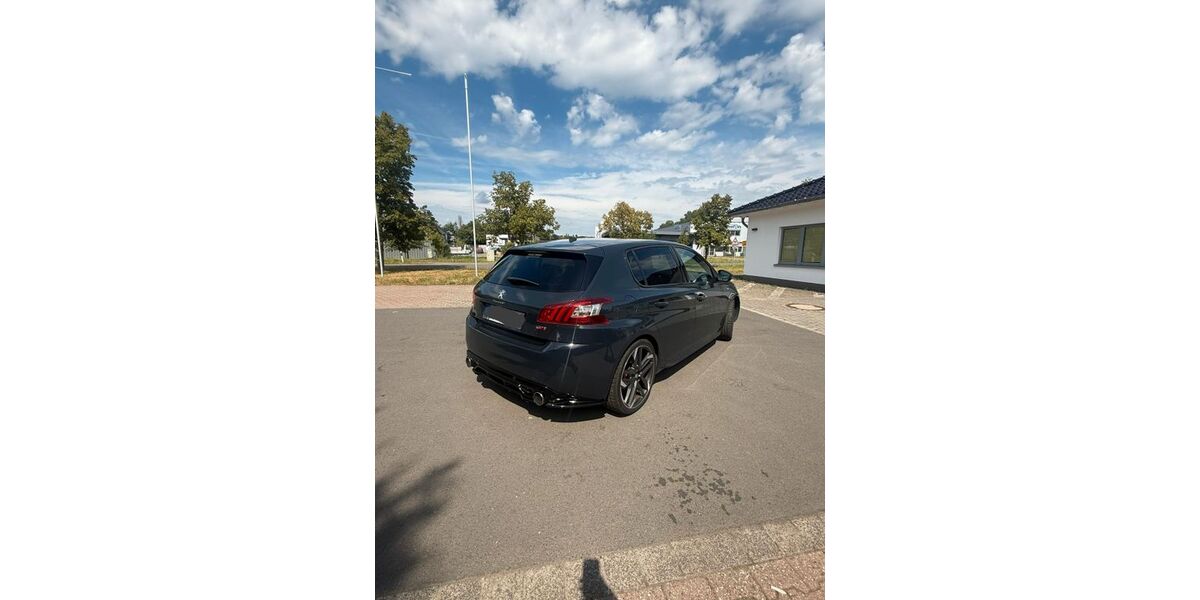 Peugeot 308 106.000 km 16.200 &euro; Remagen 53424