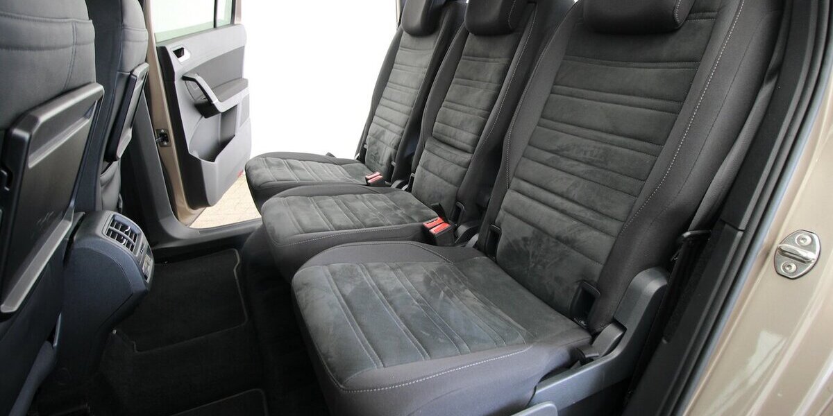 VW Touran 1.6 TDI BMT 7-DSG Comfortline NAVI+ACC 151.032 km 14.900 &euro; Hagenow 19230