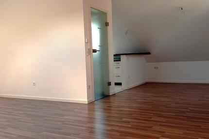 Dachgeschoßwohnung; großzügige Mansardenwohnung zimmer