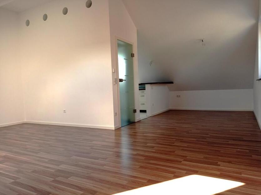 Dachgeschoßwohnung; großzügige Mansardenwohnung zimmer