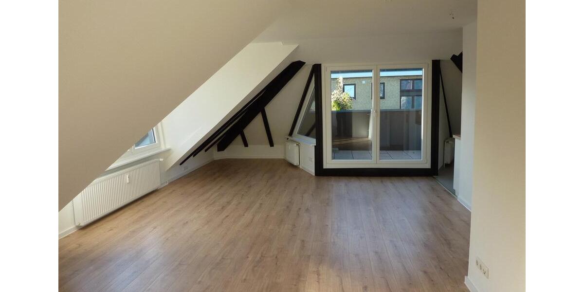 Preetz, indiv.exkl. 2 Zi.-DG-Wohnung, Erstbezug nach Renov.San. 2 zimmer