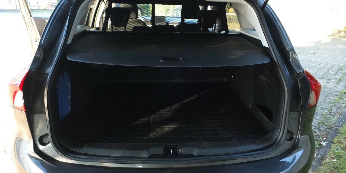 Ford Focus NAVI BLUETOOTH SHZ PARCTRONIC 1 HAND 131.112 km 10.908 &euro; Köln 50858