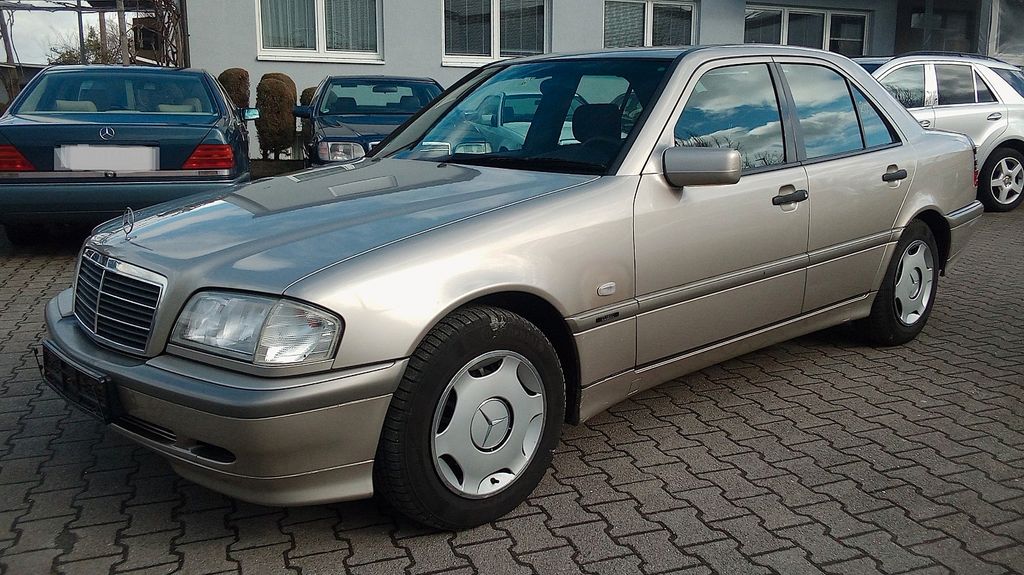 Mercedes-Benz C 240 199.982 km 5.950 &euro; Kirchheim unter Teck 73230