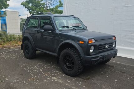 Lada Niva 59.000 km 14.499 &euro; Großbeeren 14979