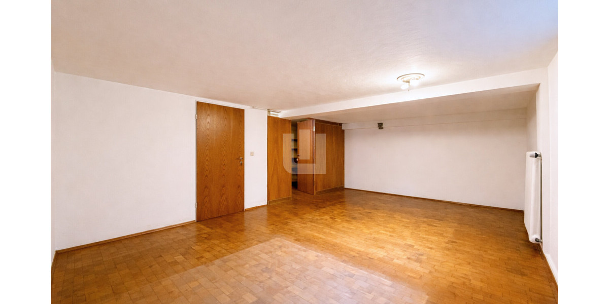 WINDISCH - Renovierungsbedürftiges RMH in familienfreundlicher Lage - für den Käufer provisionsfrei! - Reihenmittelhaus Olching / Geiselbullach Geiselbullach | Angebot:25852870