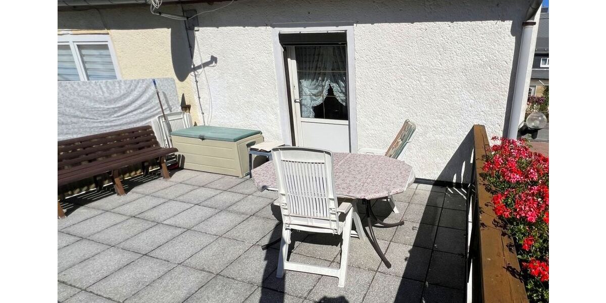 Doppelhaushälfte für die kleine Familie mit gepflegten Grundstück 4 zimmer